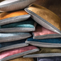 Coussin Casamanc en velours, Fabriqué en France